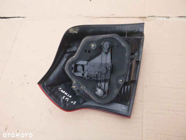 LAMPA PRAWY TYŁ PRAWA TYLNA TOYOTA COROLLA E12 HB - 6