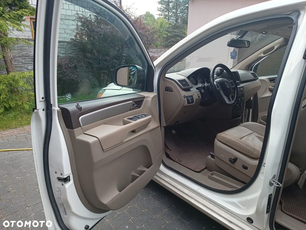 Volkswagen Routan - 8