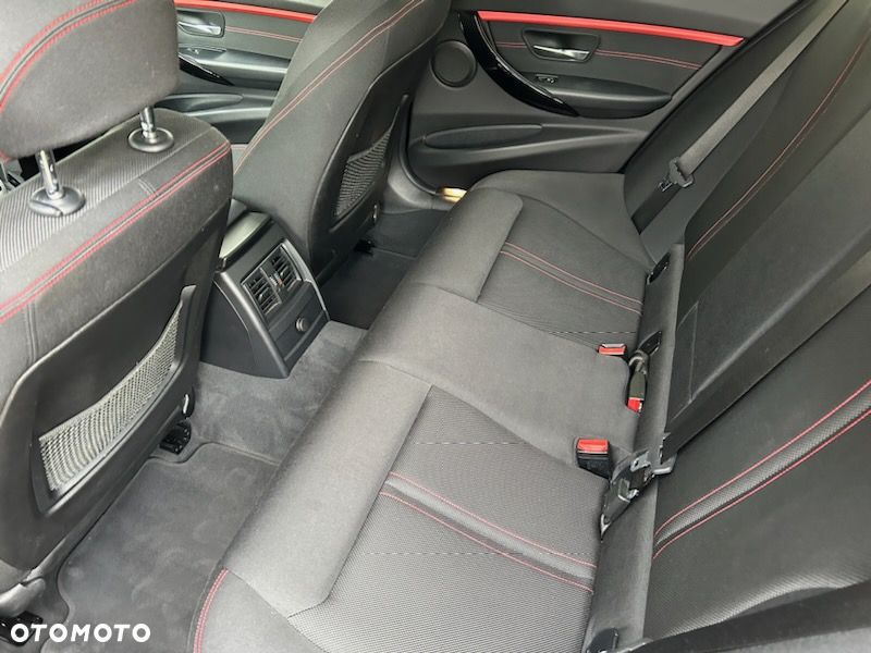 BMW Seria 3 320d M Sport - 6