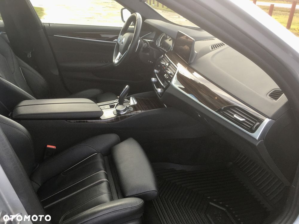 BMW Seria 5 540i GPF xDrive Luxury Line - 26