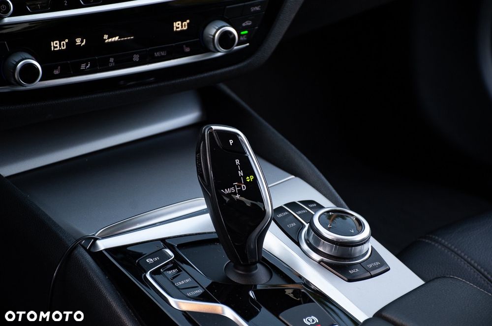 BMW Seria 5 520d Luxury Line - 38