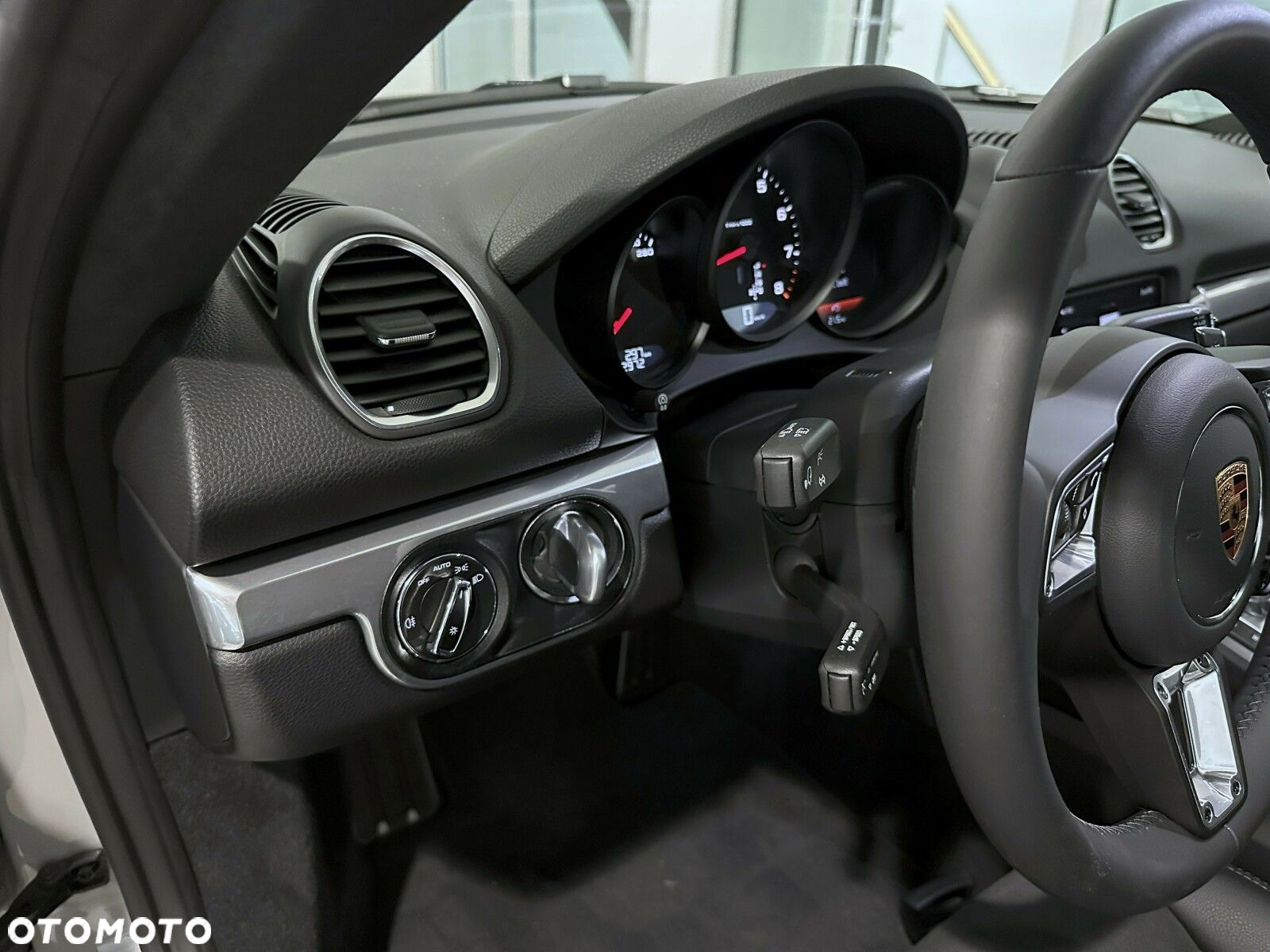Porsche 718 Cayman - 16