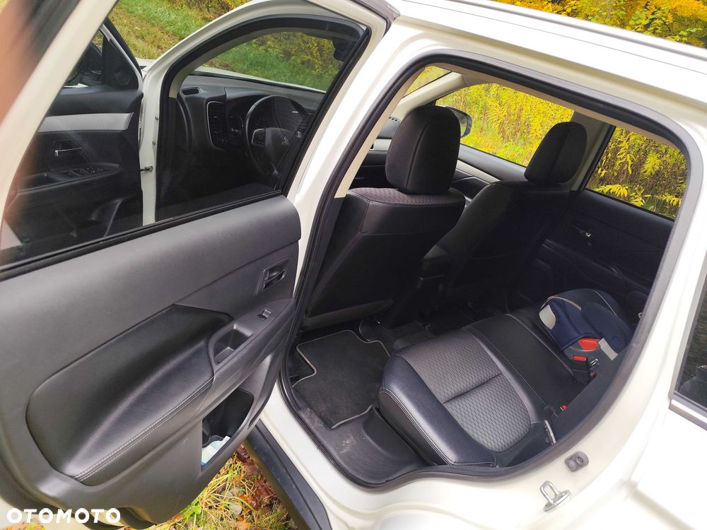 Mitsubishi Outlander - 12
