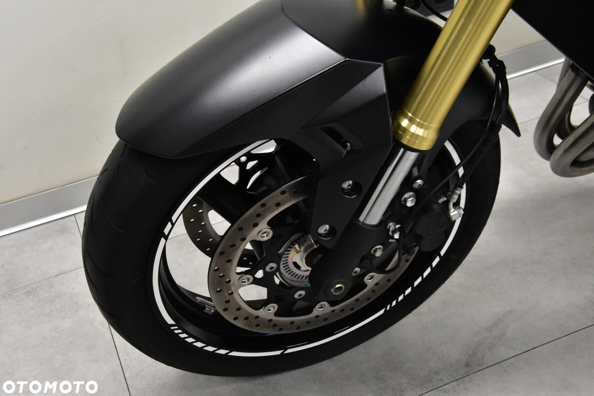 Suzuki GSR - 33