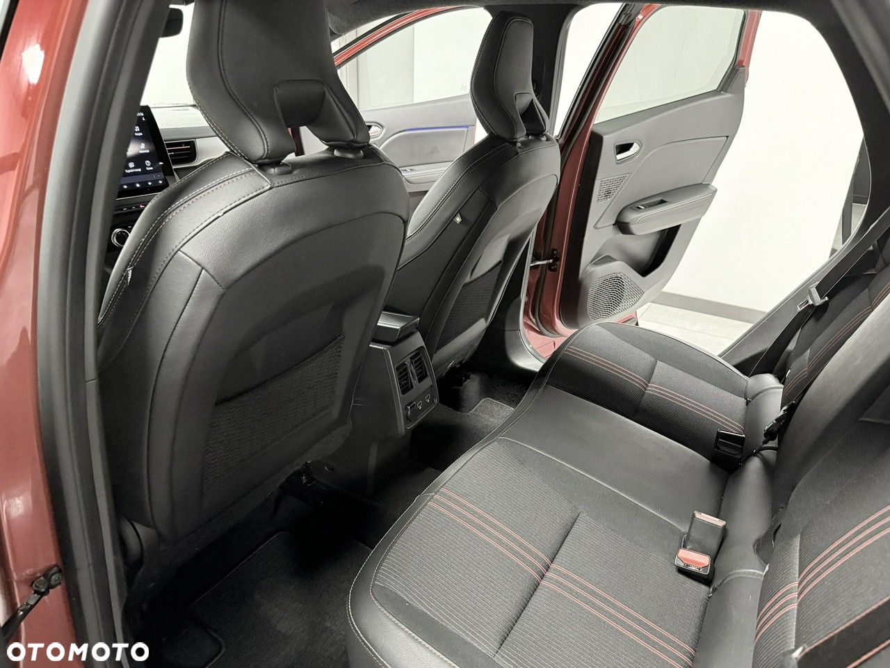 Renault Captur TCe Mild Hybrid 140 GPF TECHNO FAST TRACK - 35