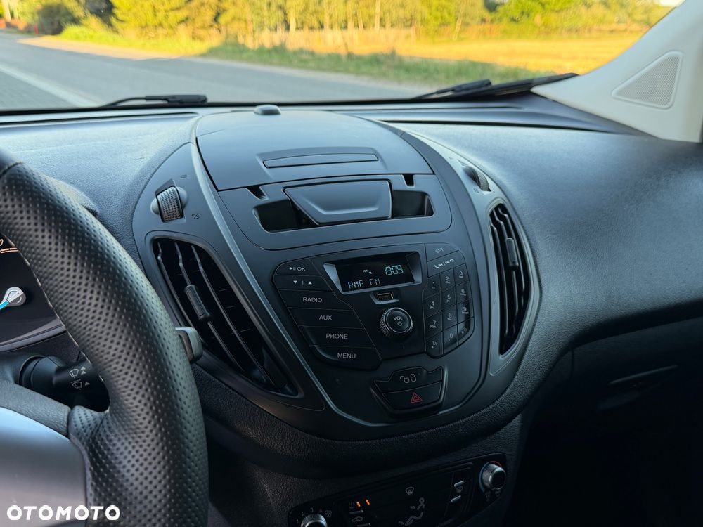 Ford Transit Courier - 19