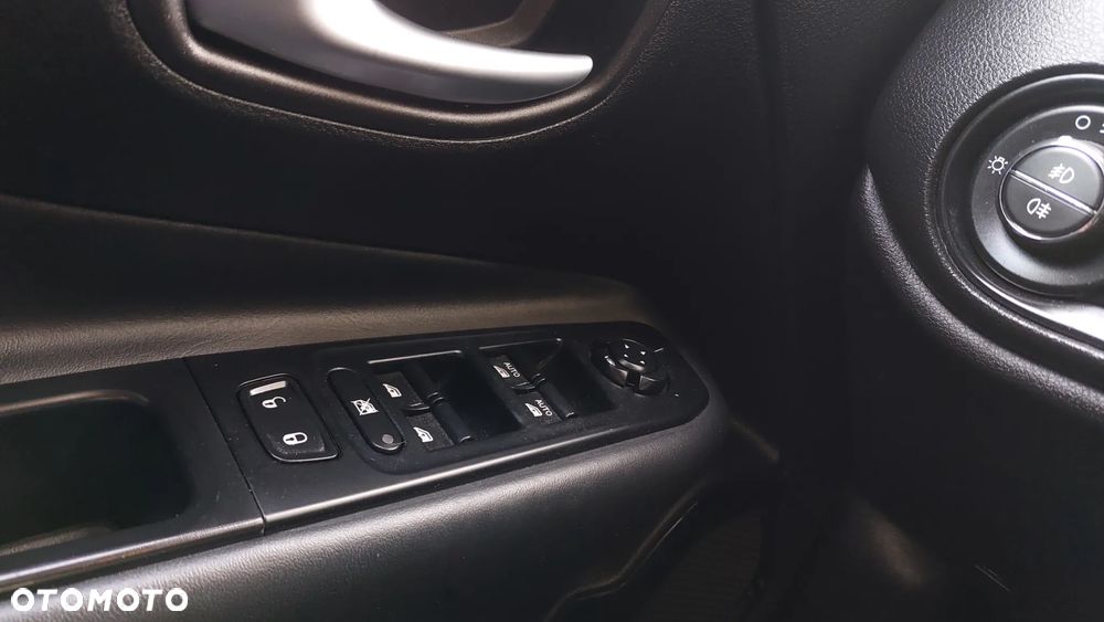 Jeep Renegade 1.6 E-torQ Night Eagle - 30
