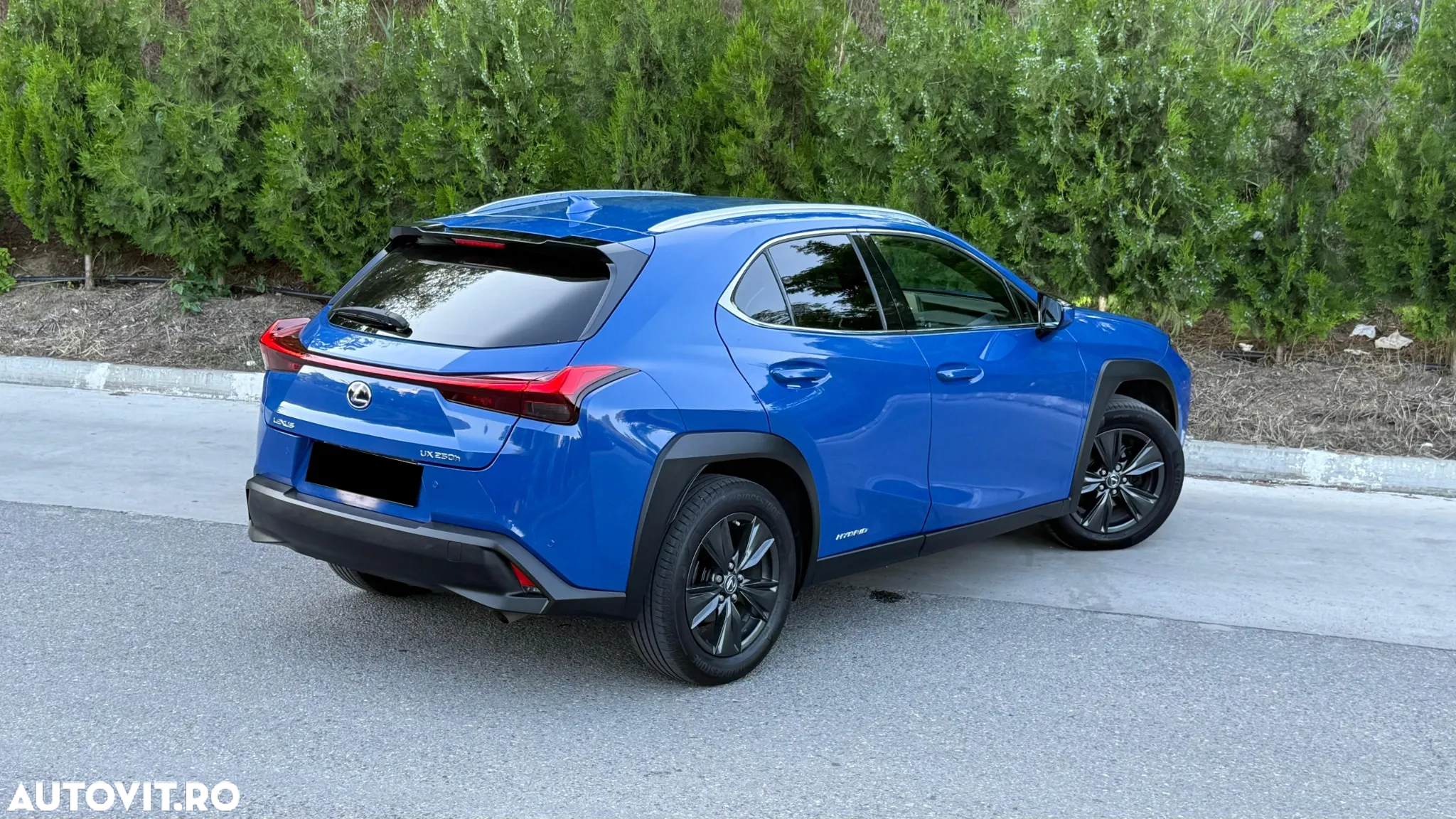 Lexus UX 250h 2.0L HEV 20H- (178 HP) 4X2 CVT Executive - 6
