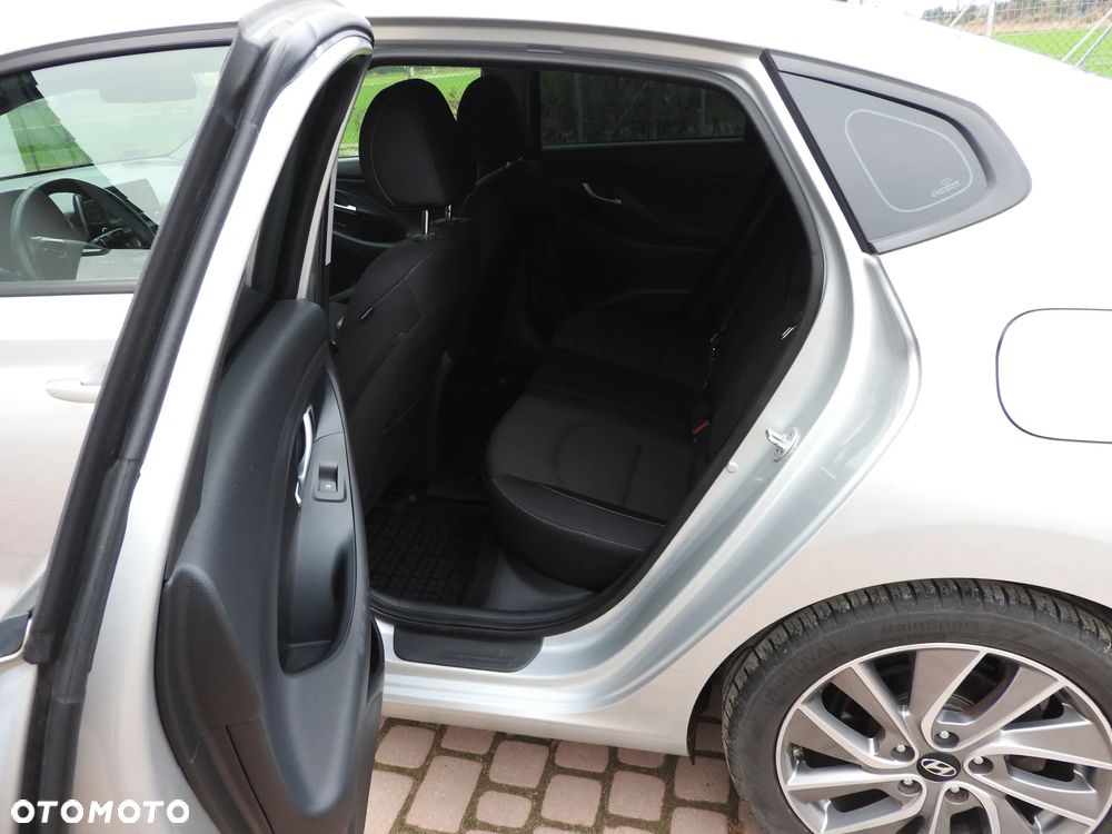 Hyundai i30 1.4 T-GDI Comfort DCT - 11