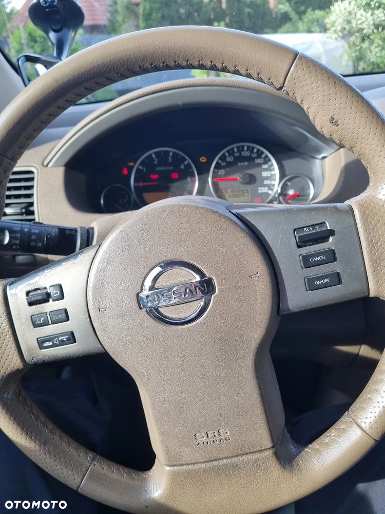 Nissan Pathfinder 2.5 D LE - 13