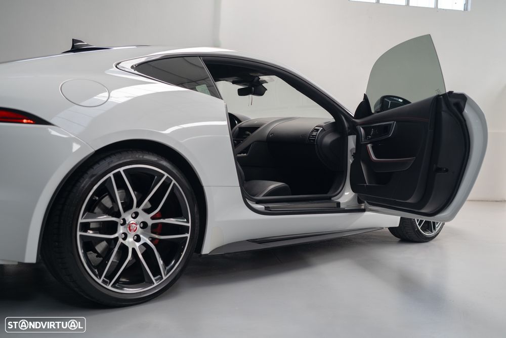 Jaguar F-Type 2.0 i4 Chequered Flag - 21