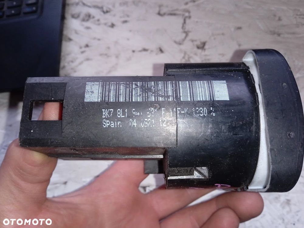 WŁĄCZNIK PRZEŁĄCZNIK ŚWIATEŁ 8L1941531E AUDI A3 8L 96-00 WŁĄCZNIK PRZEŁĄCZNIK ŚWIATEŁ 8L1941531E AUDI A3 8L - 3
