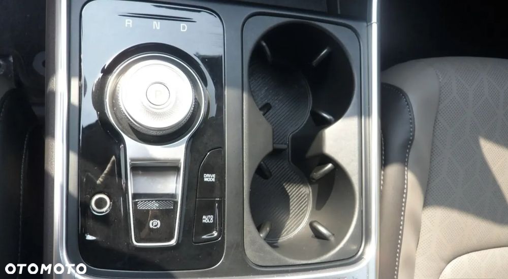 Kia Carnival - 16