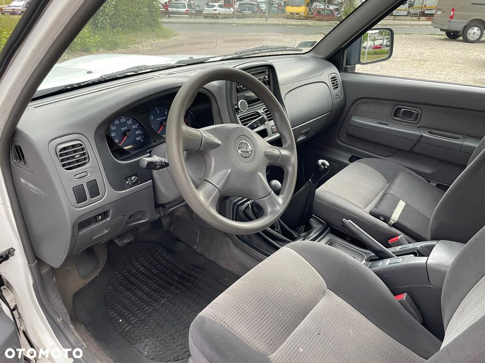 Nissan Pickup - 6