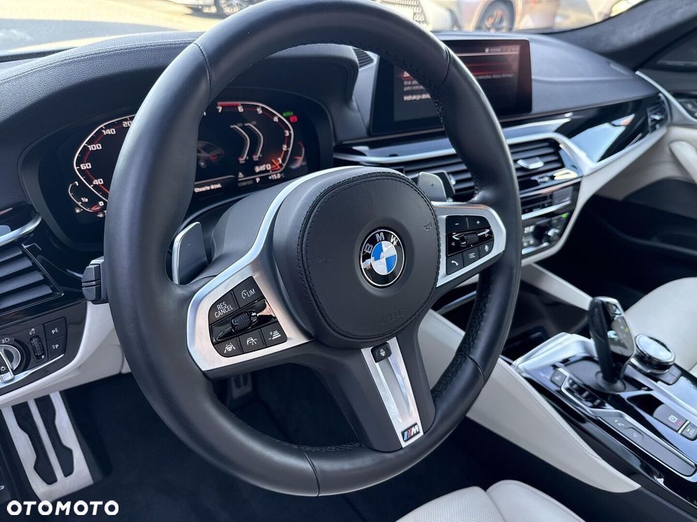 BMW Seria 5 M550i xDrive - 13