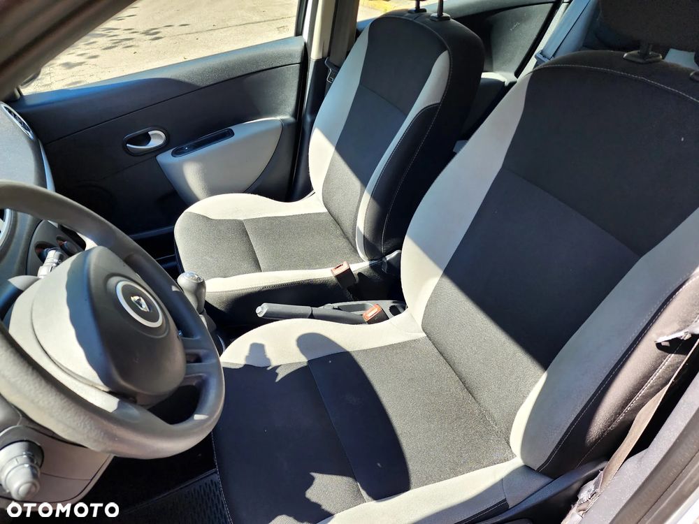 Renault Clio 1.2 16V 75 Expression - 23