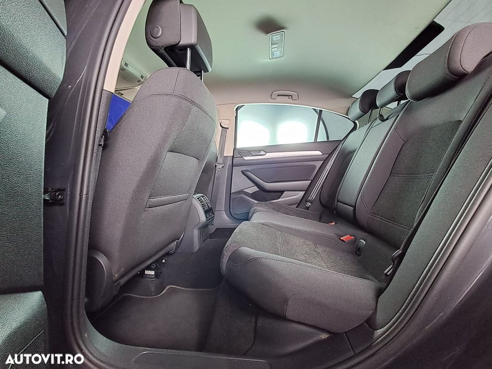 Volkswagen Passat - 24