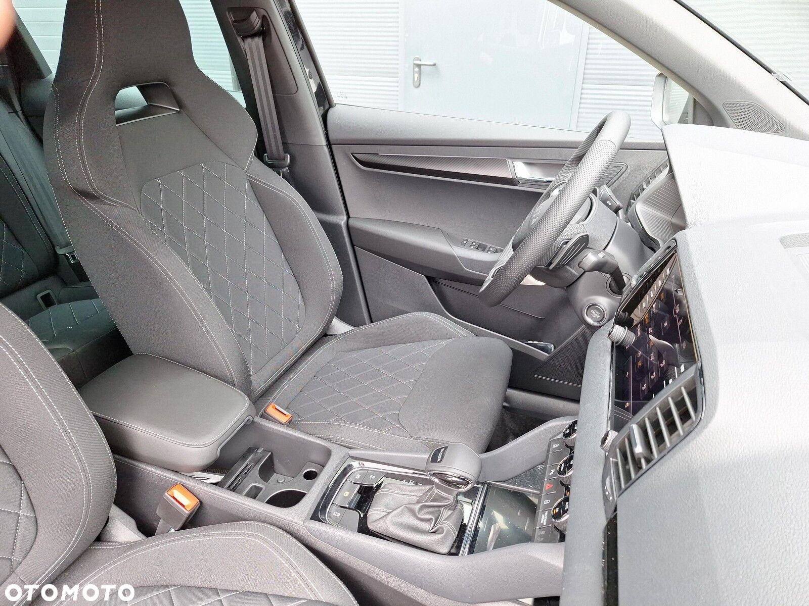Skoda Karoq 1.5 TSI ACT Sportline DSG - 31