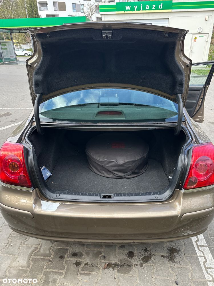 Toyota Avensis 2.0 VVT-i Sol - 17