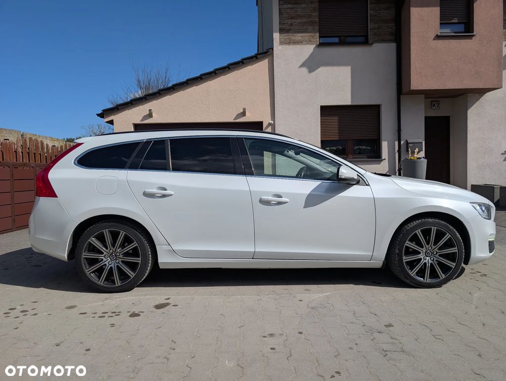 Volvo V60 D3 Geartronic Summum - 4