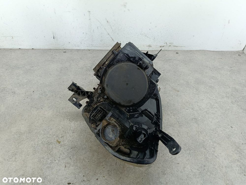LAMPA PRZÓD PRAWA XENON OPEL ZAFIRA B 13252471 13153357 0301214282  AL  GM - 11