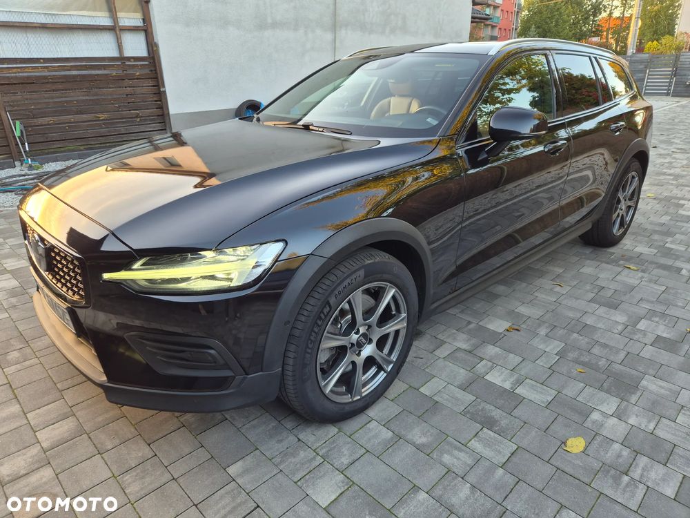 Volvo V60 2020 photo 2