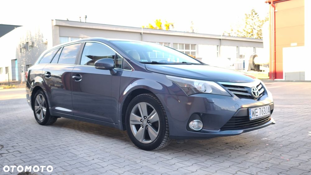 Toyota Avensis 1.8 Style - 1