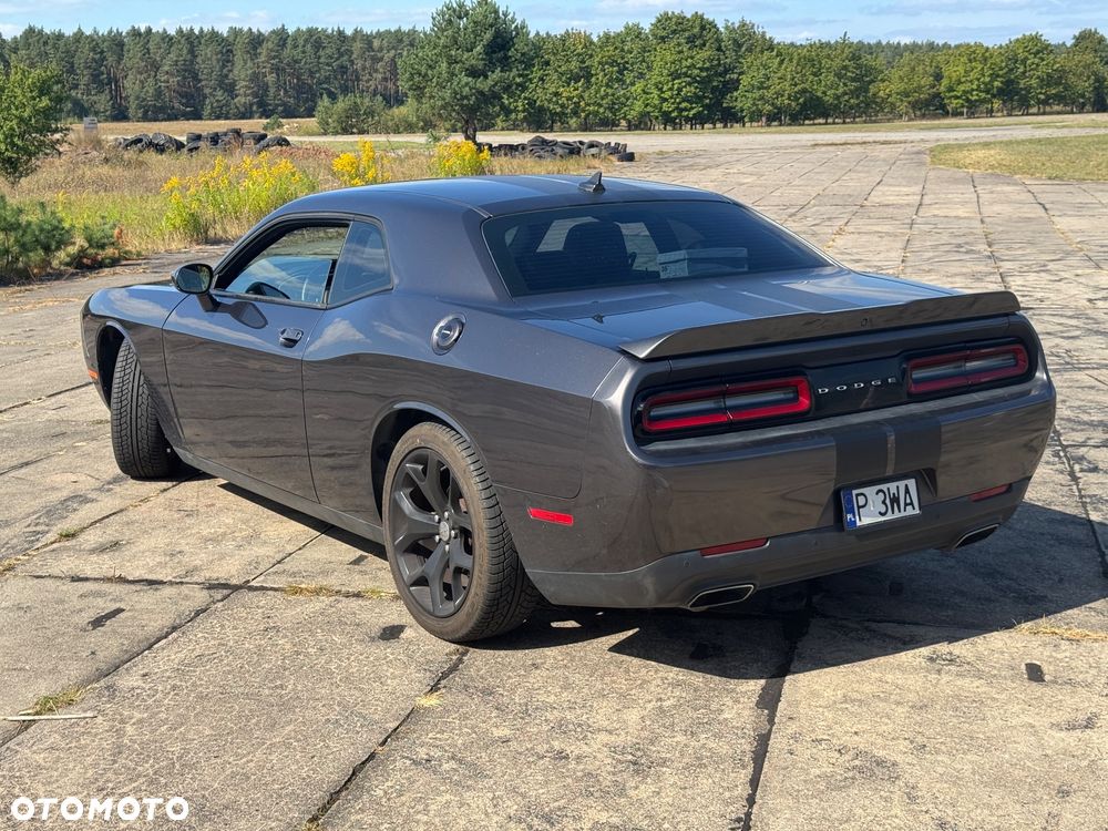 Dodge Challenger - 16