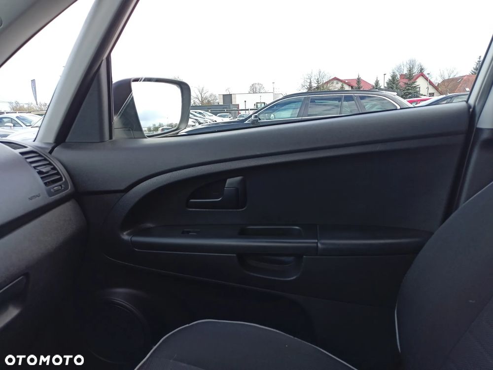 Kia Venga - 15