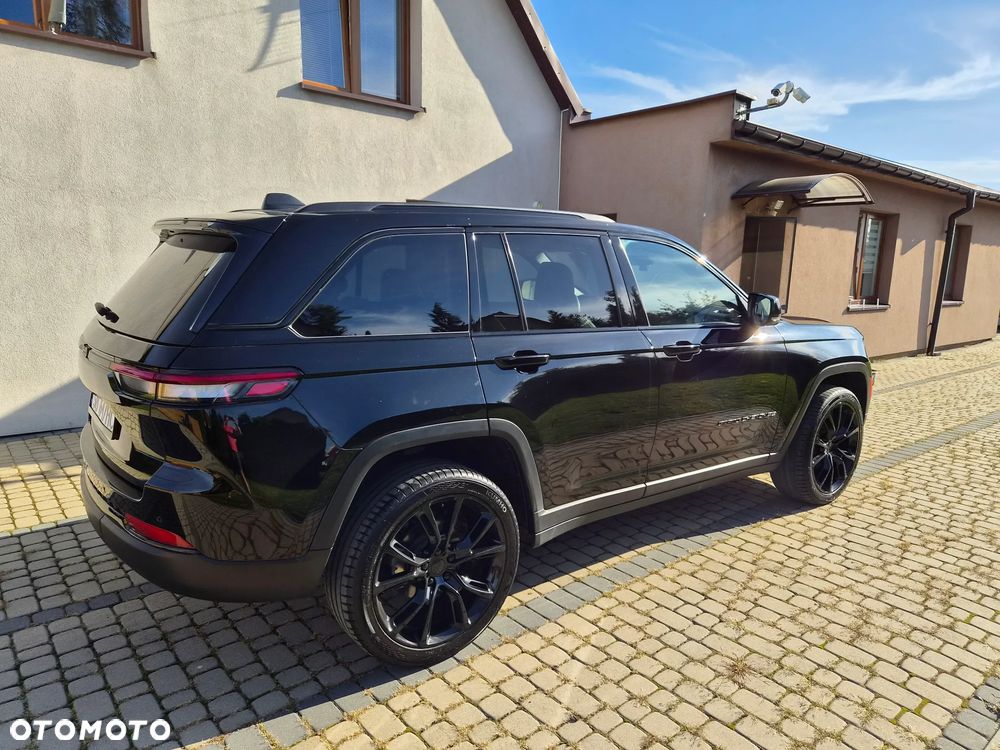 Jeep Grand Cherokee - 24