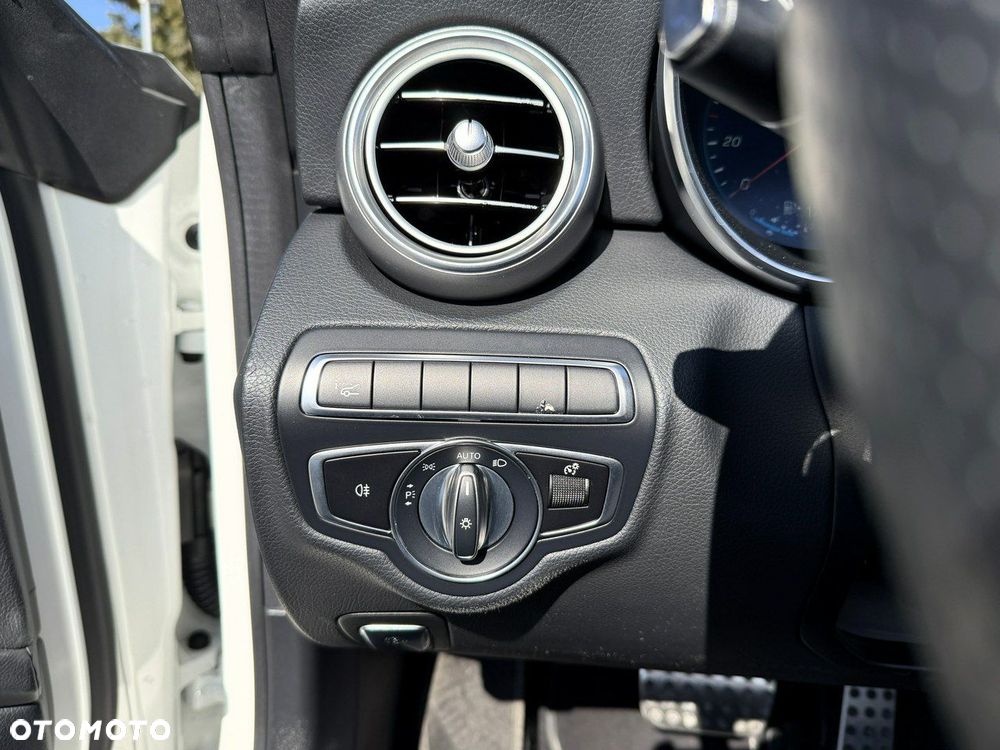 Mercedes-Benz Klasa C 300 4Matic 9G-TRONIC AMG Line - 16