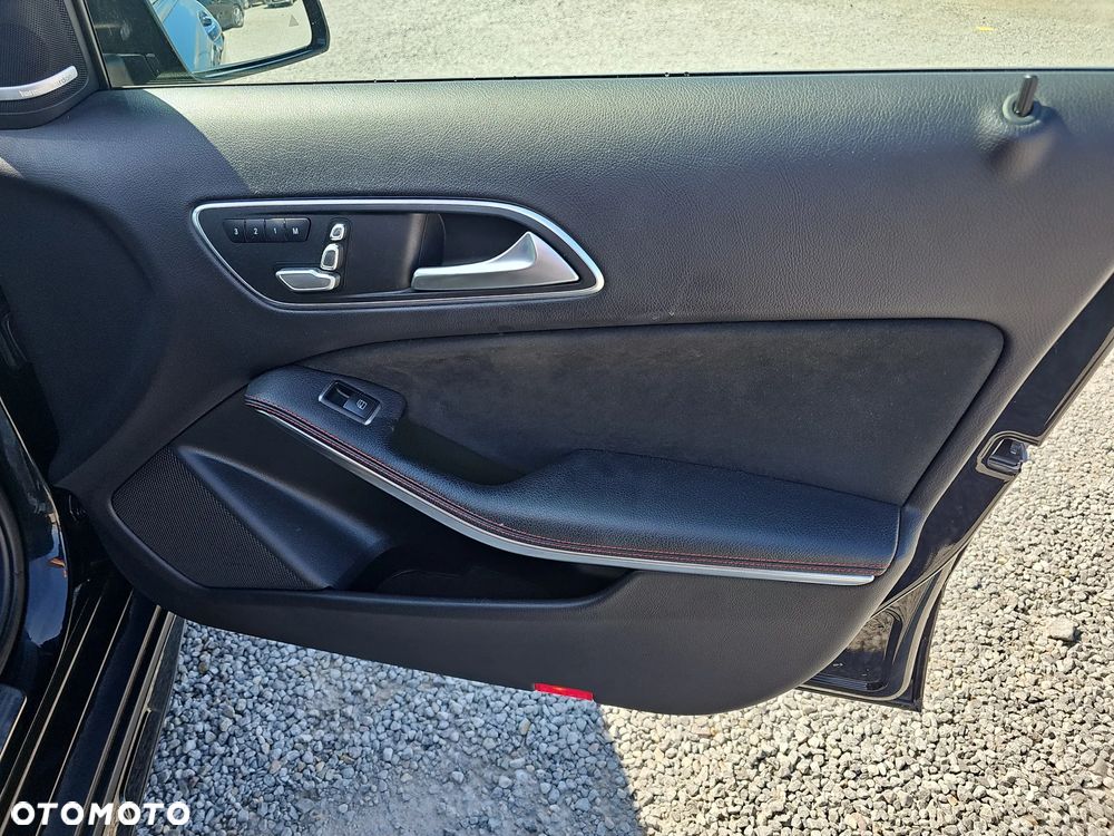 Mercedes-Benz GLA 200 7G-DCT AMG Line - 22