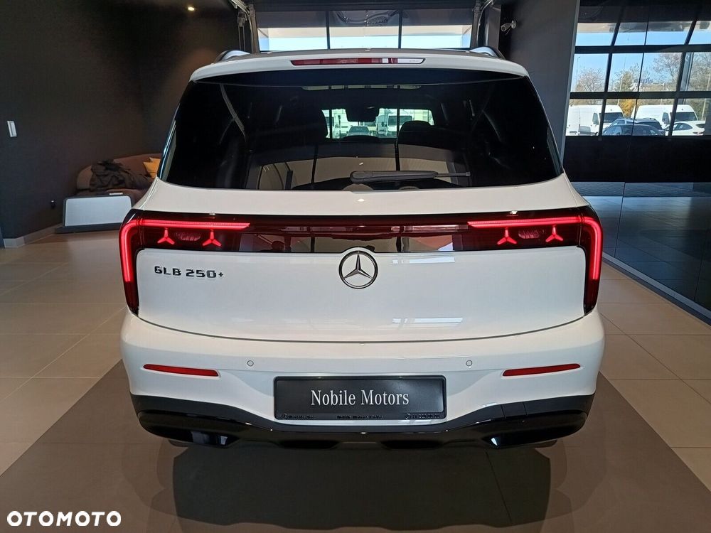 Mercedes-Benz GLB - 9