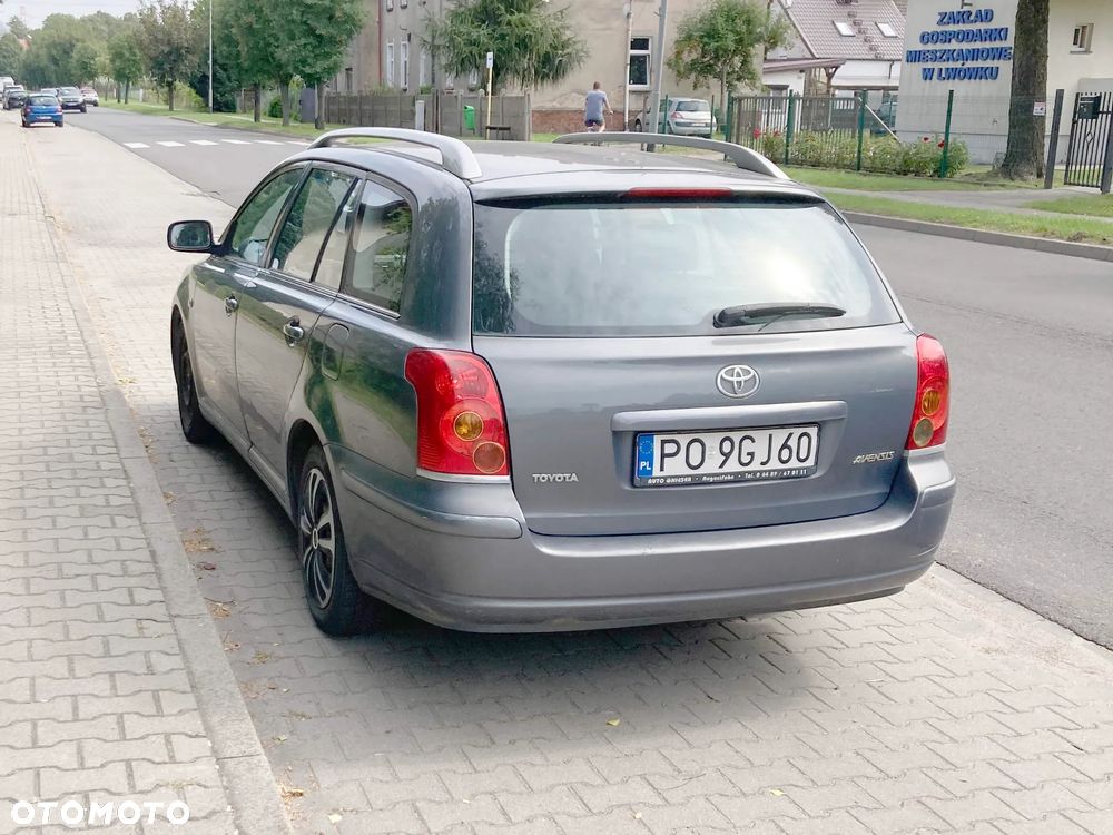 Toyota Avensis 1.8 VVT-i Sol - 2