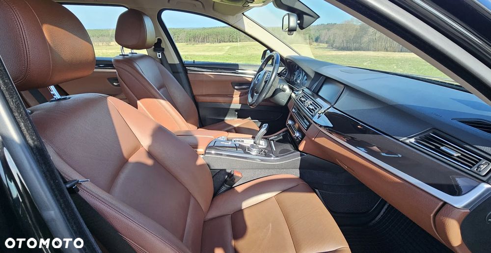 BMW Seria 5 520d xDrive - 9