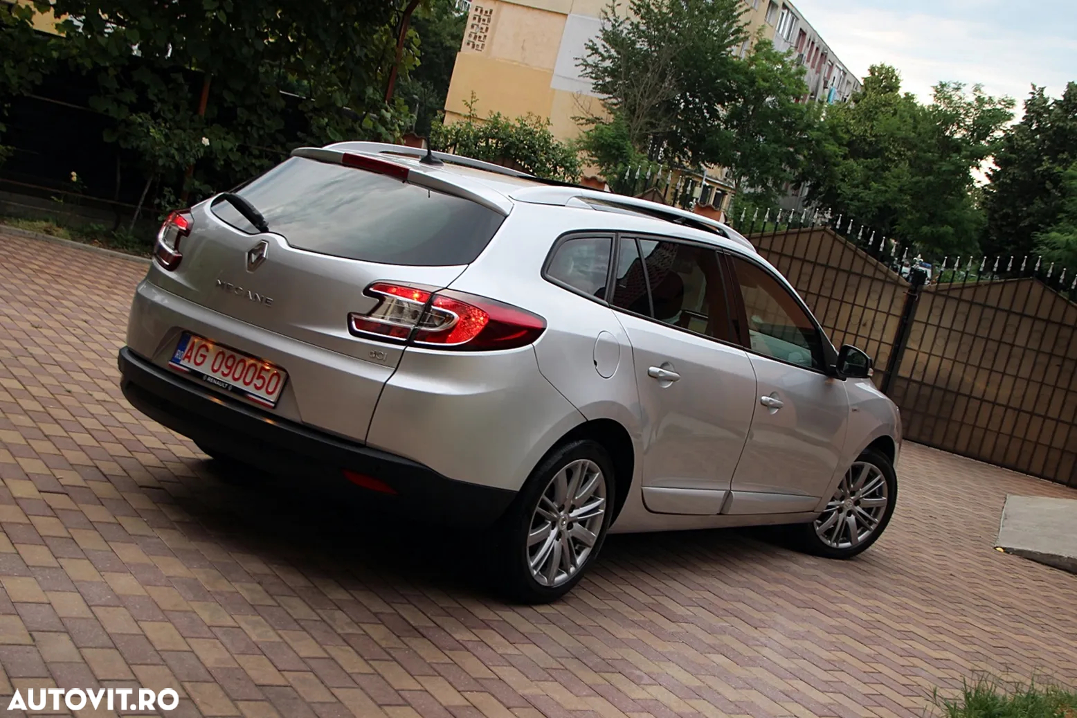 Renault Megane Grandtour ENERGY dCi 110 Start & Stopp Bose Edition - 8