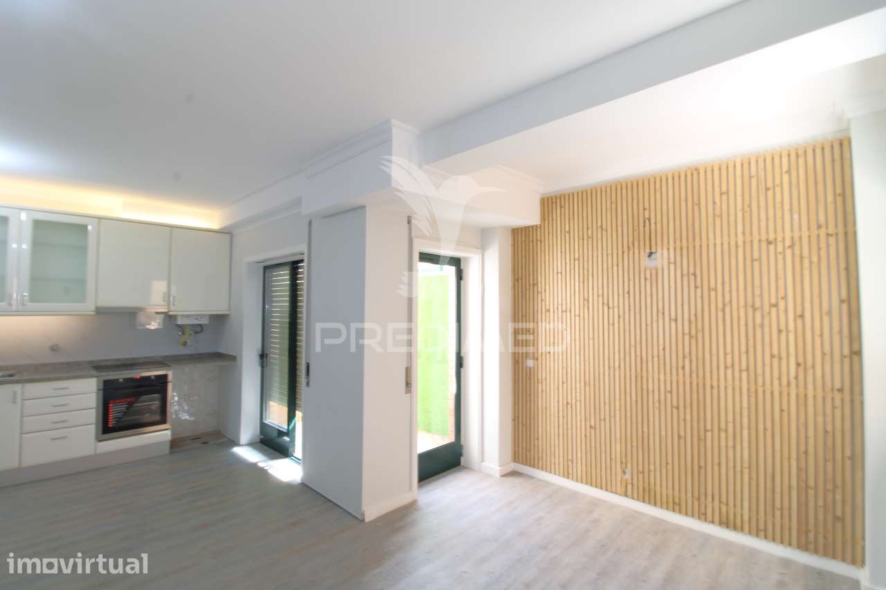 T1+1  remodelado no centro de Matosinhos - Grande imagem: 2/27