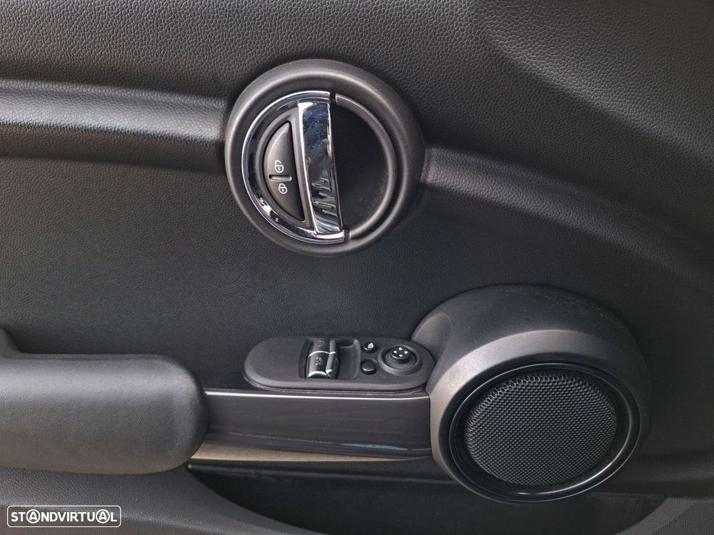 MINI 3 Portas One - 18