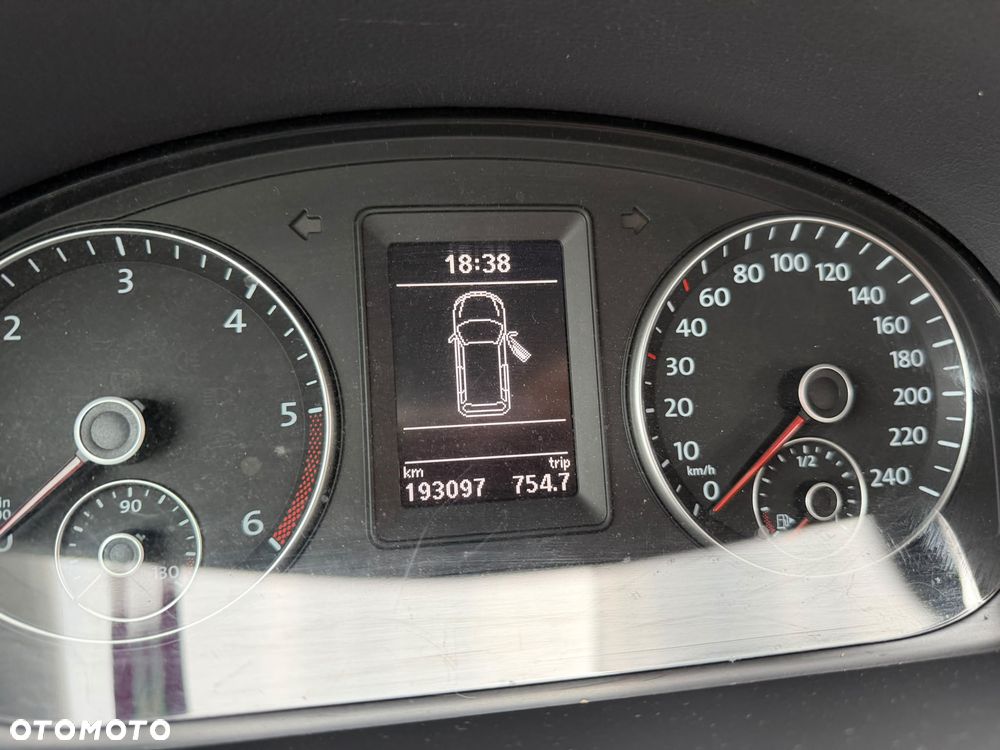 Volkswagen Touran 1.6 TDI DPF BlueMotion Technology Trendline - 13