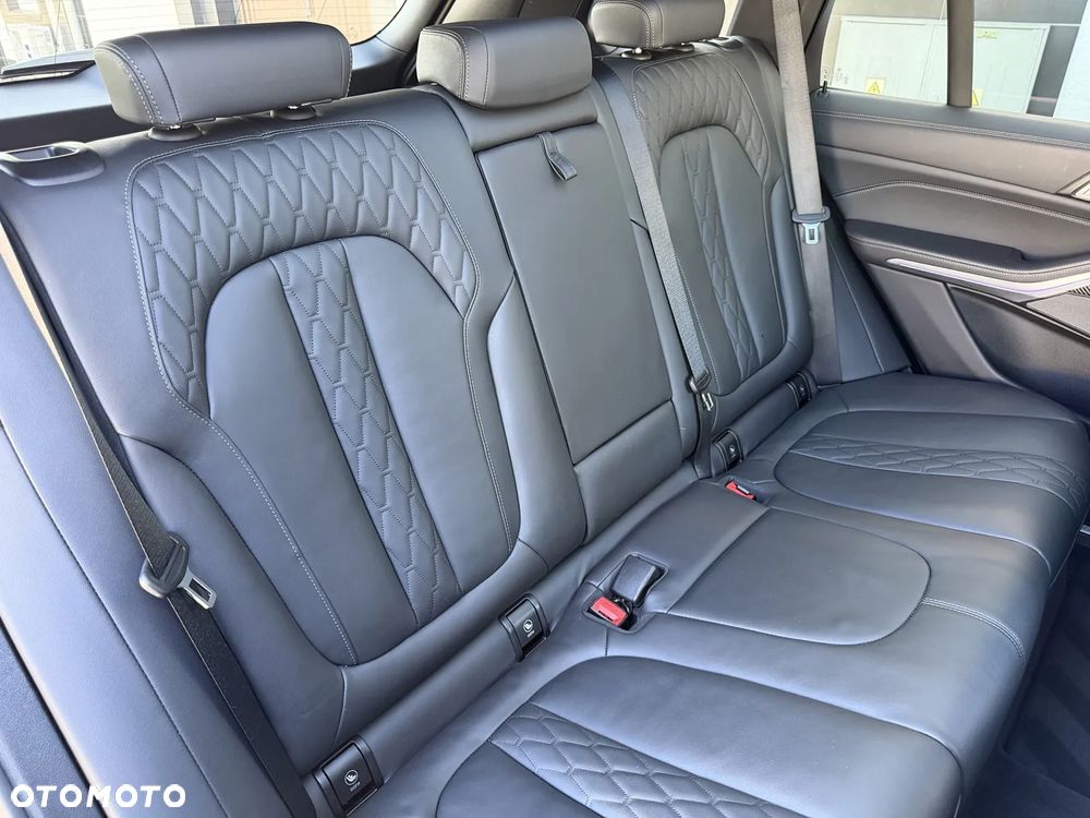 BMW X5 M50i - 34