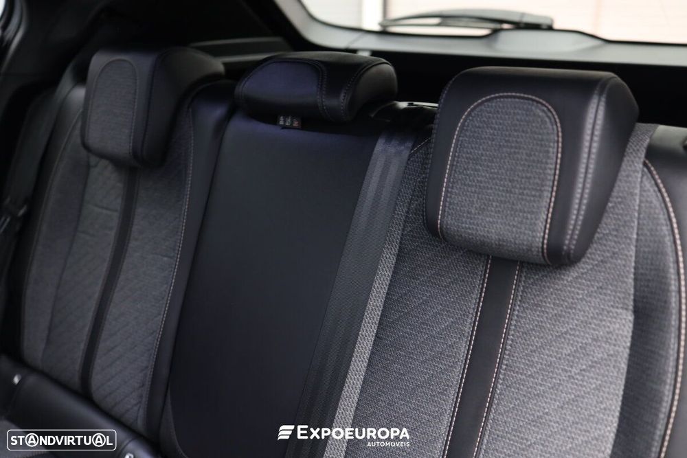Peugeot 2008 PureTech 130 EAT8 Allure - 23