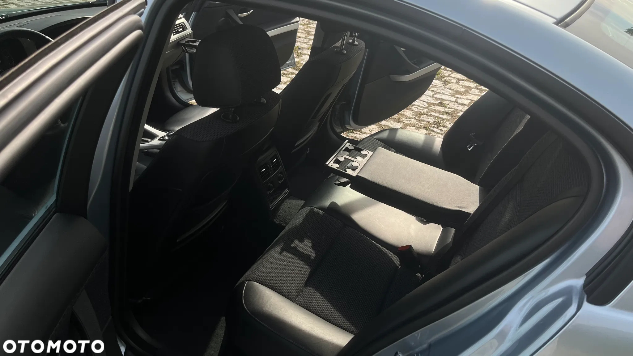 BMW Seria 3 320i - 13