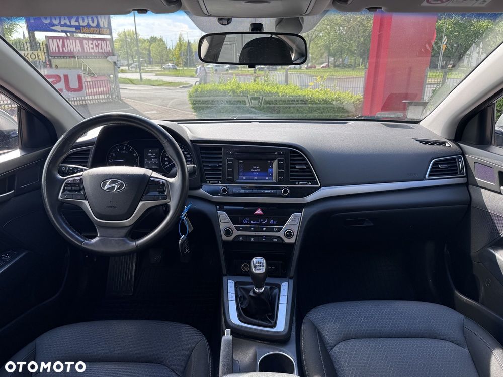 Hyundai Elantra 1.6 Comfort - 11