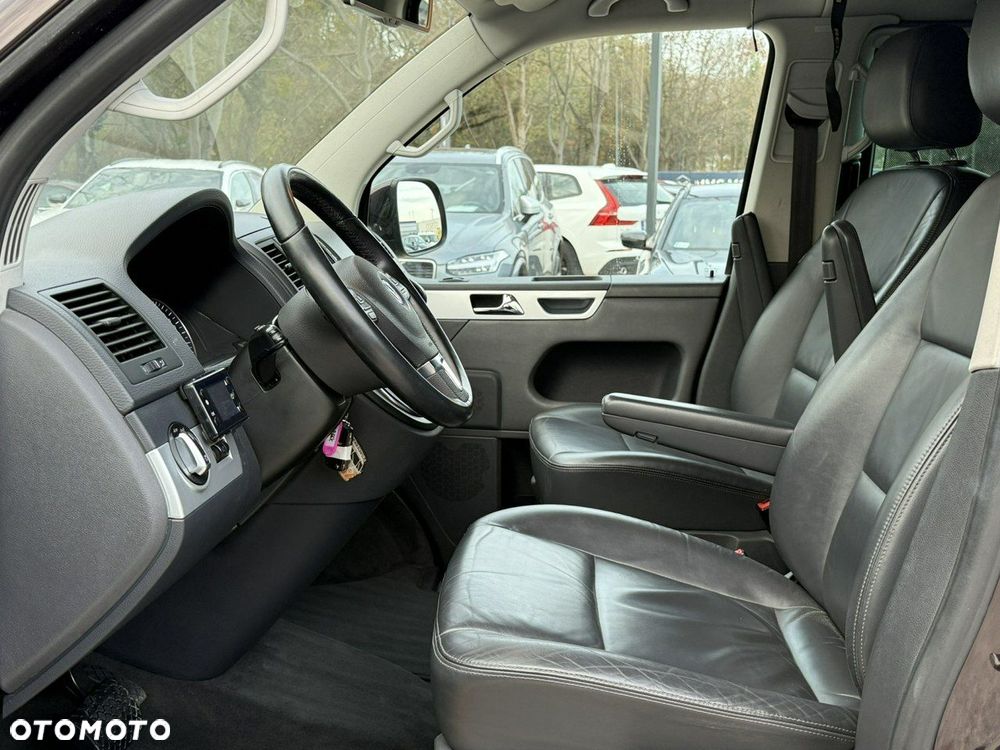 Volkswagen Multivan - 12