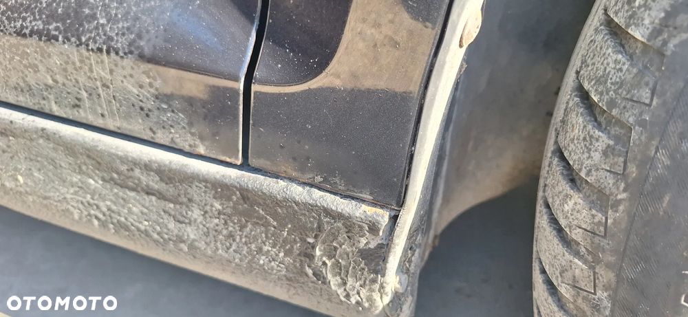 Volkswagen Golf V+ Błotnik Przód Przedni Prawy Kod Lakieru LC9Z - 19