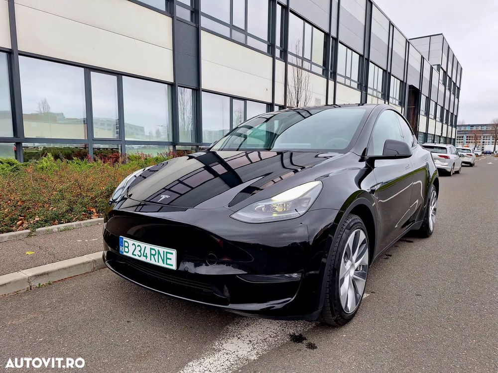 Tesla Model Y Long Range Dual Motor AWD - 1