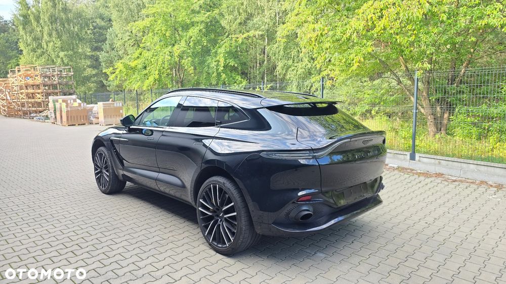 Aston Martin DBX - 4