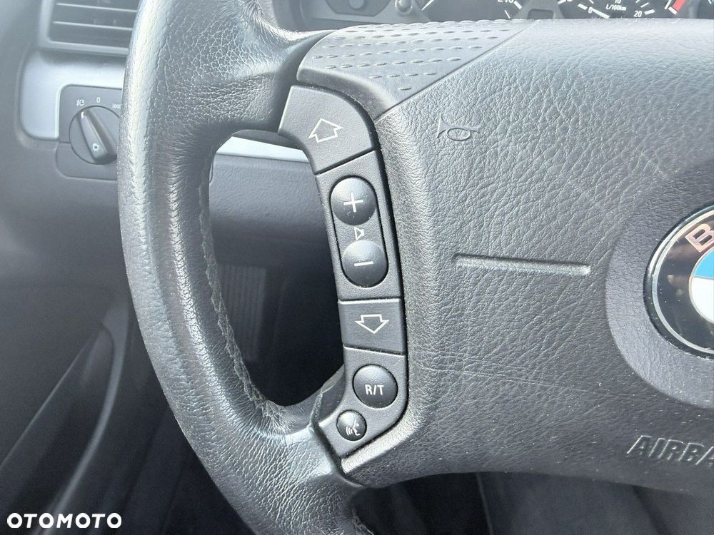 BMW Seria 3 318i - 24