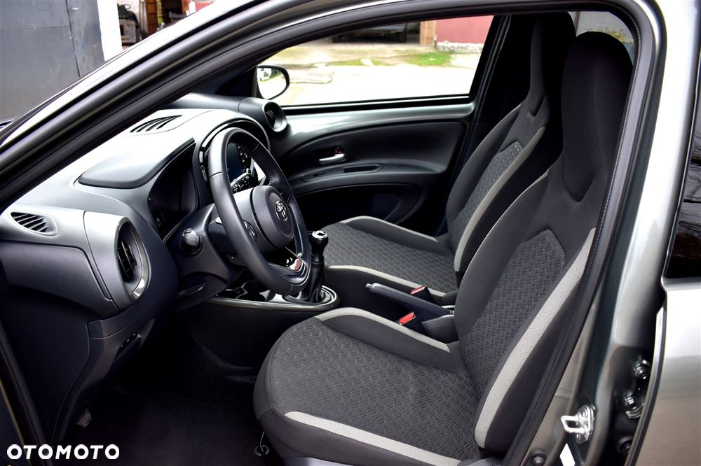 Toyota Aygo X Air Explore - 12