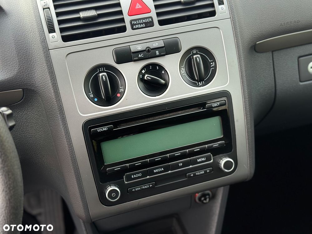 Volkswagen Touran - 11